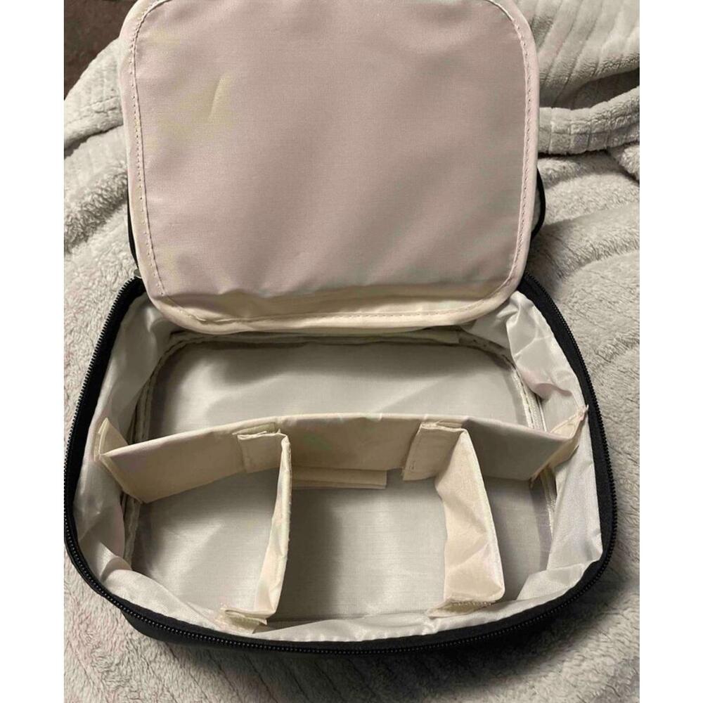 Travel makeup bag - Picture 1 of 3